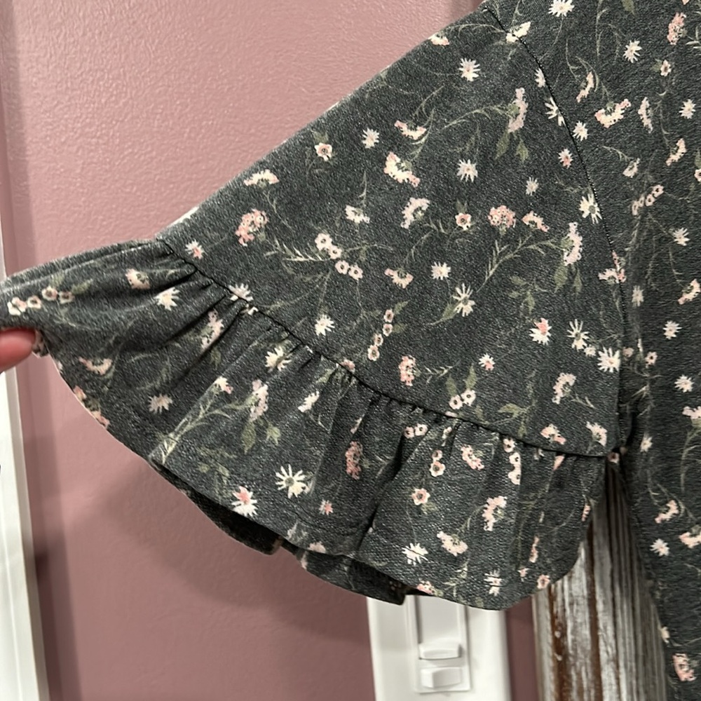 Cute Lauren Conrad Top - Picture 2 of 4